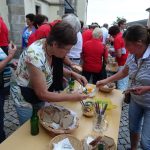 Getränke, Brot und gute Aufstriche bei der Agape
